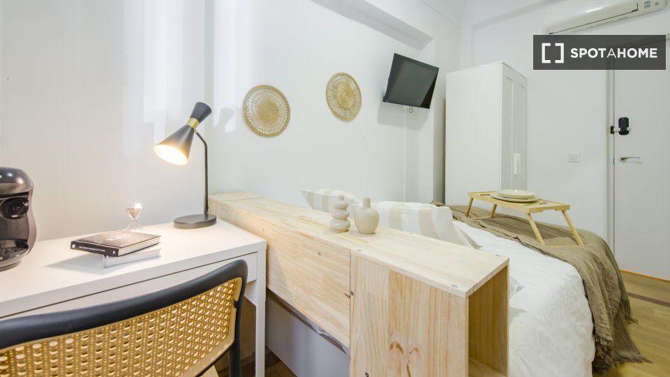 Double room Madrid, 13 beds, 266m² — photo 2