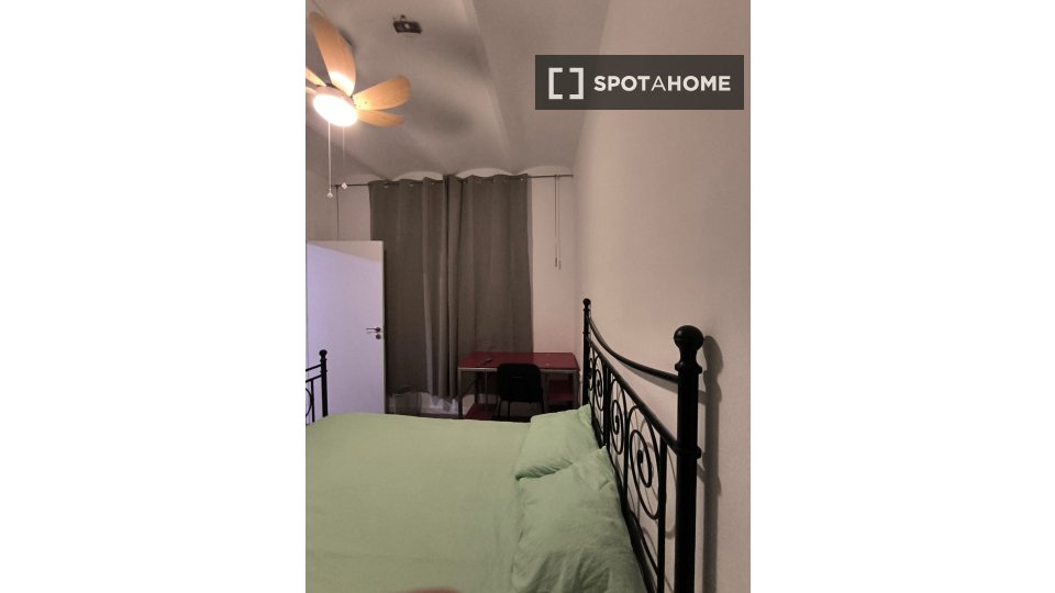Double room Barcelona, 3 beds — photo 18
