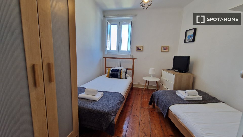 Apartment Lisbon, 2 beds, 50m² — photo 26