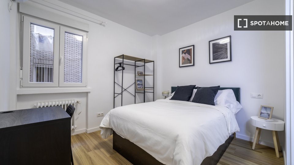 Habitación en piso compartido en madrid.