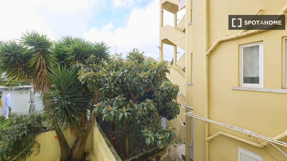 Double room Lisbon, 4 beds — photo 15