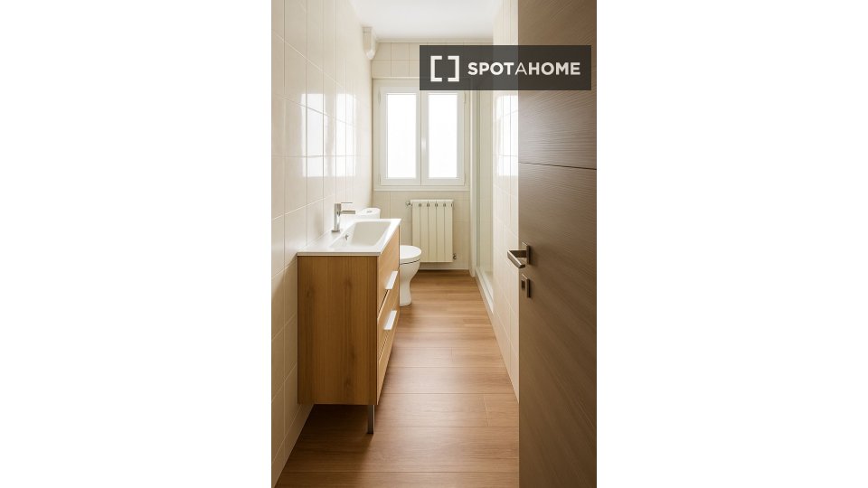 Double room Madrid, 3 beds, 92m² — photo 4