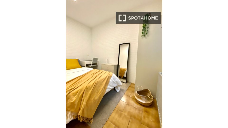 Double room Madrid, 5 beds — photo 18