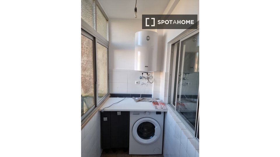 Double room Lisbon, 6 beds — photo 20