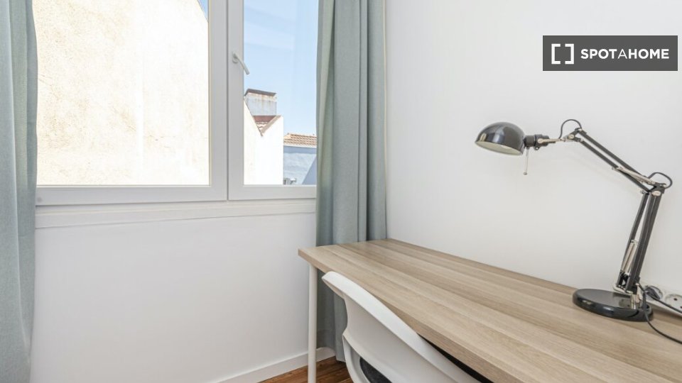 Double room Lisbon, 6 beds — photo 18