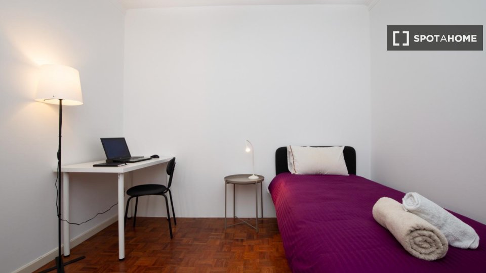Double room Lisbon, 4 beds, 100m² — photo 9