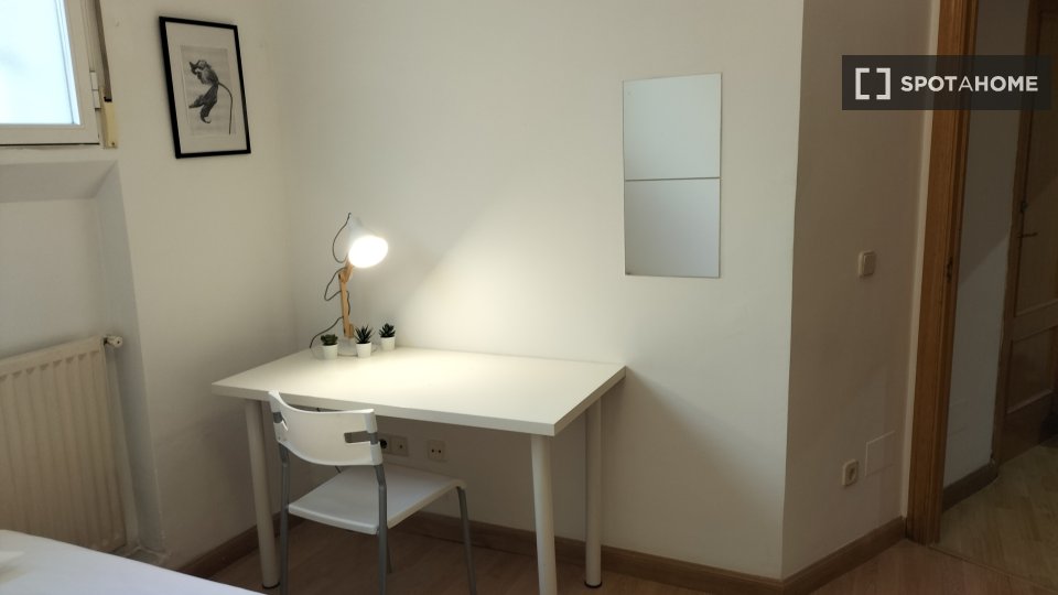 Double room Madrid, 7 beds, 90m² — photo 8