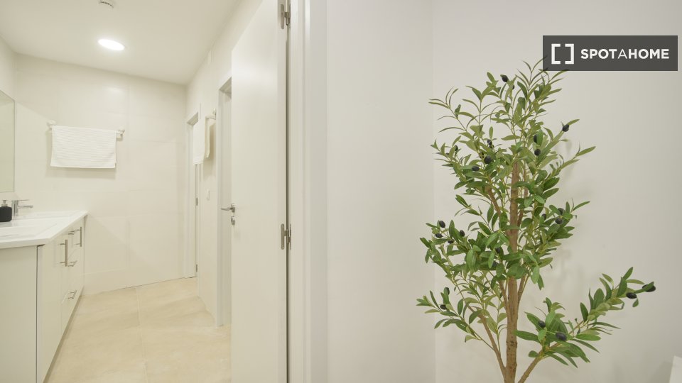 Double room Lisbon, 9 beds — photo 17