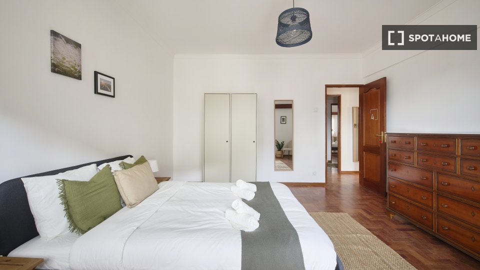 Double room Lisbon, 4 beds — photo 9