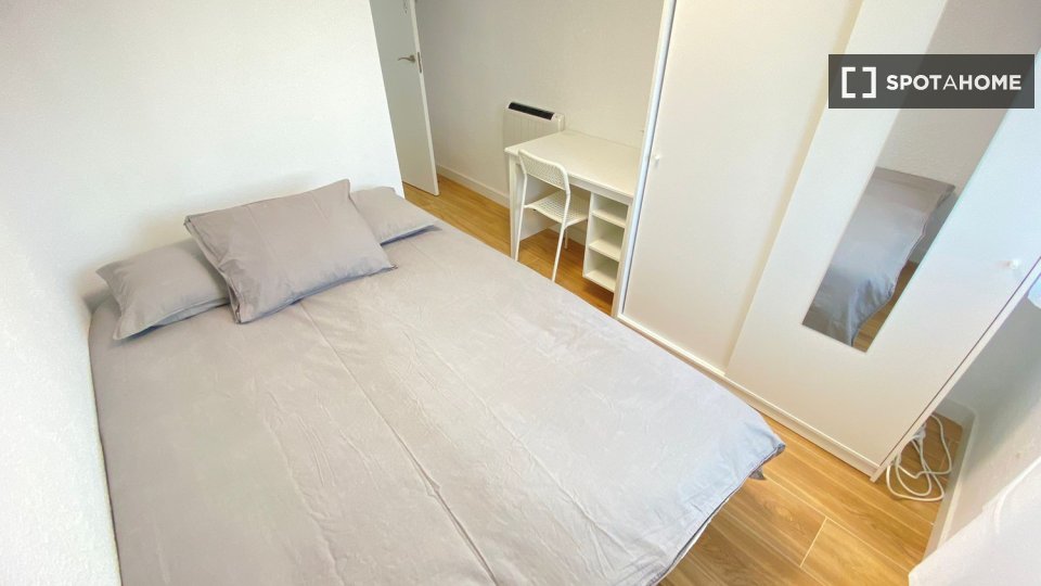 Double room Madrid, 5 beds — photo 14