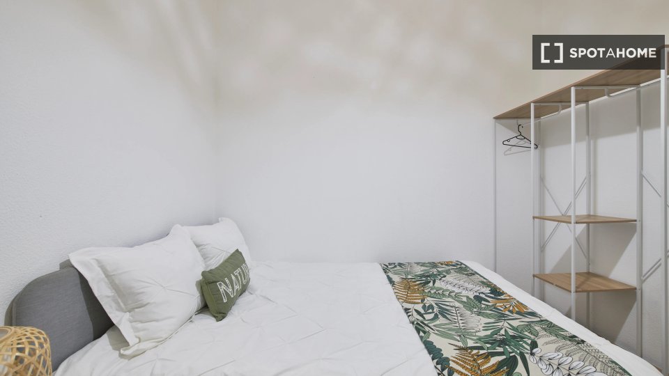 Double room Lisbon, 4 beds — photo 2