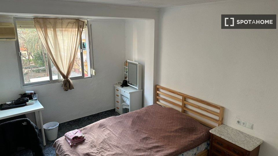 Double room Valencia, 4 beds, 90m² — photo 20