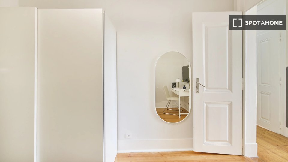 Double room Lisbon, 9 beds — photo 13