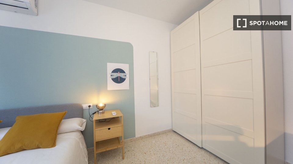 Double room Granada, 4 beds — photo 4