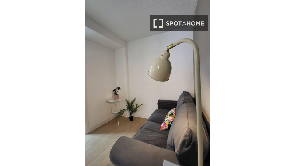 Double room Alicante, 5 beds, 120m² — photo 9