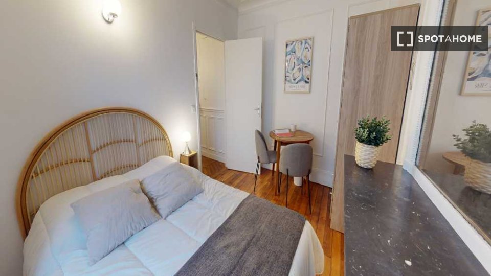 Double room Paris, 3 beds, 50m² — photo 11