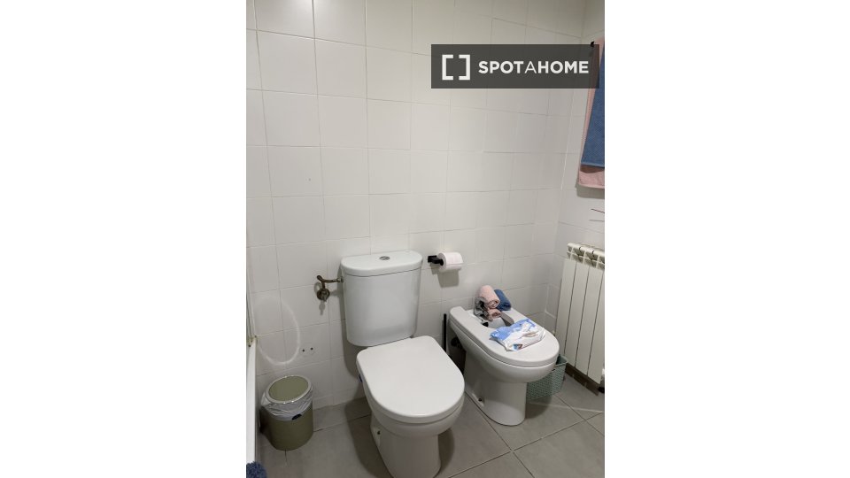 Double room Barcelona, 3 beds, 80m² — photo 6
