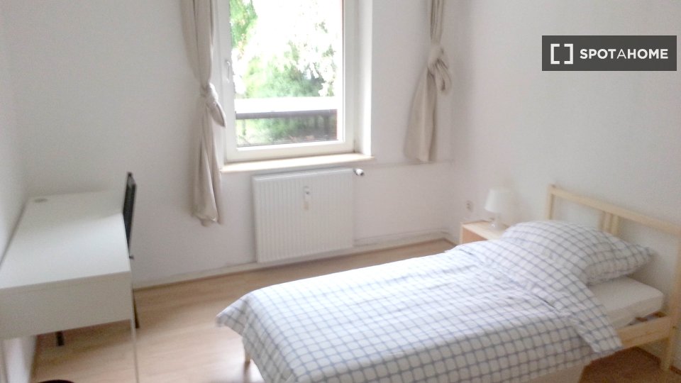 Double room Hamburg, 3 beds, 67m² — photo 8