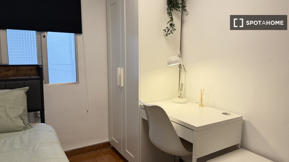 Double room Valencia, 4 beds, 75m² — photo 10