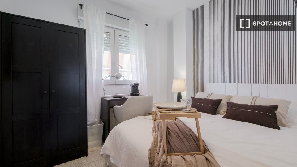 Double room Madrid, 5 beds, 80m² — photo 18