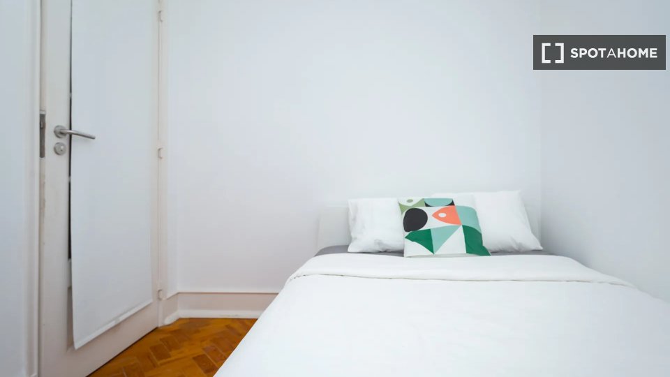 Double room Lisbon, 6 beds — photo 3