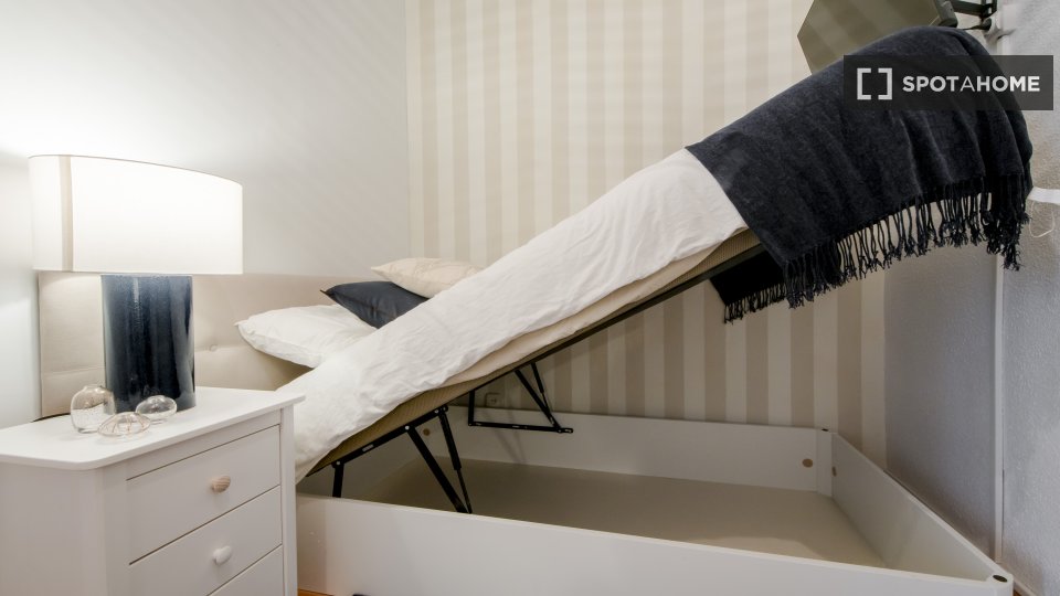 Double room Madrid, 5 beds — photo 8
