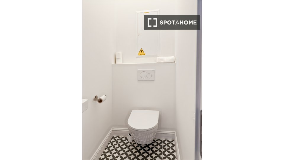Double room Brussels, 1 bed, 110m² — photo 13