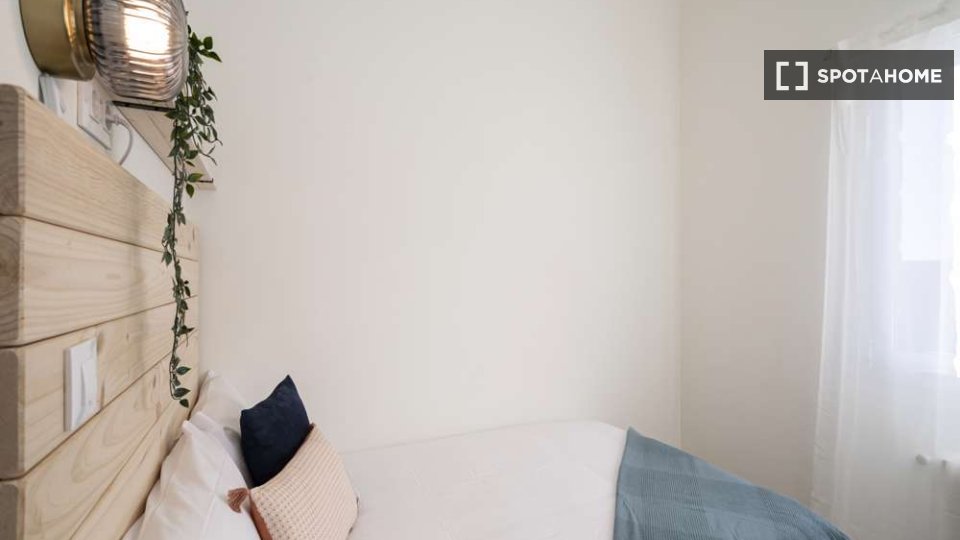 Double room Madrid, 17 beds — photo 18