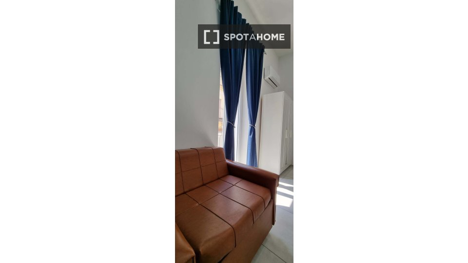 Double room Naples, 1 bed — photo 15