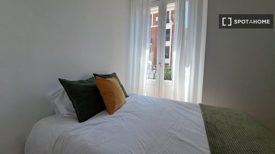 Double room Madrid, 5 beds — photo 2