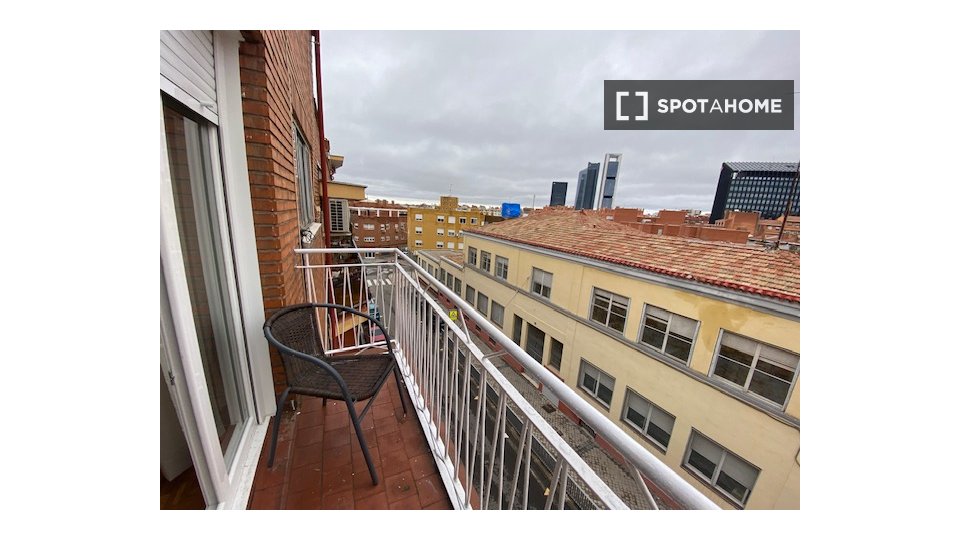 Double room Madrid, 3 beds — photo 5