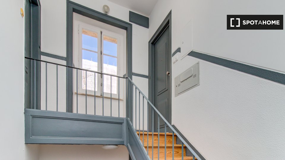 Apartment Lisbon, 2 beds, 70m² — photo 20
