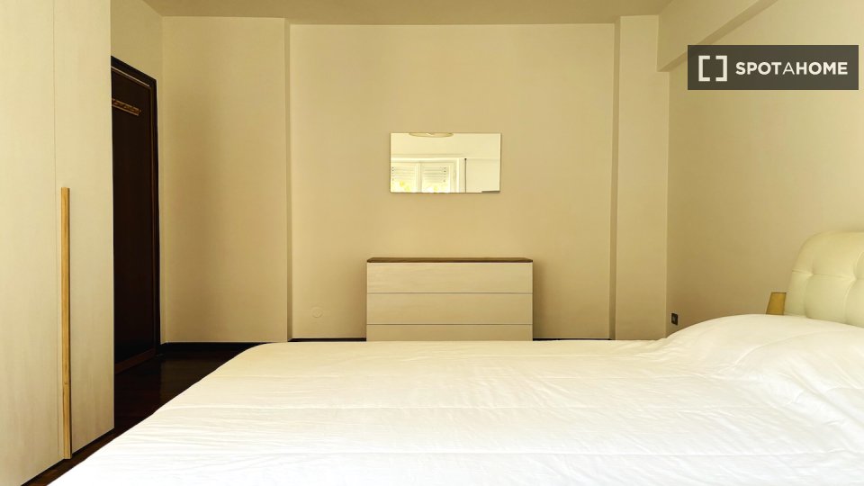Double room Rome, 3 beds — photo 8
