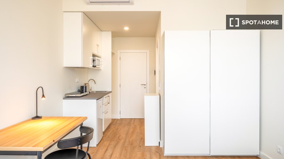 Apartment mono Lisbon, 18m² — photo 1