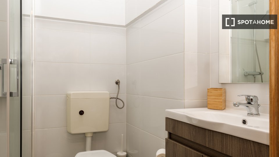 Apartment Lisbon, 2 beds, 65m² — photo 12