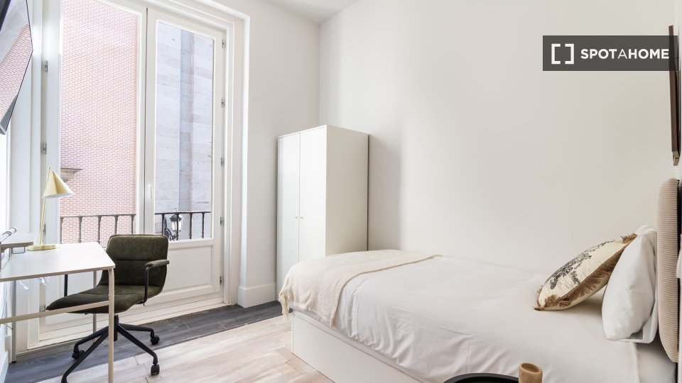 Double room Madrid, 7 beds, 230m² — photo 18
