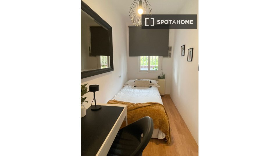 Double room Madrid, 3 beds — photo 5