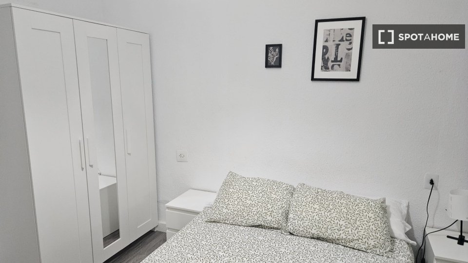 Double room Zaragoza, 2 beds — photo 13