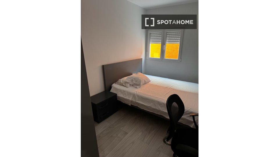 Double room Malaga, 5 beds, 125m² — photo 1