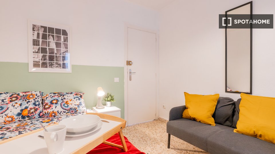 Habitación en piso de 6 habitaciones en Ciutat Jardí, Valencia
