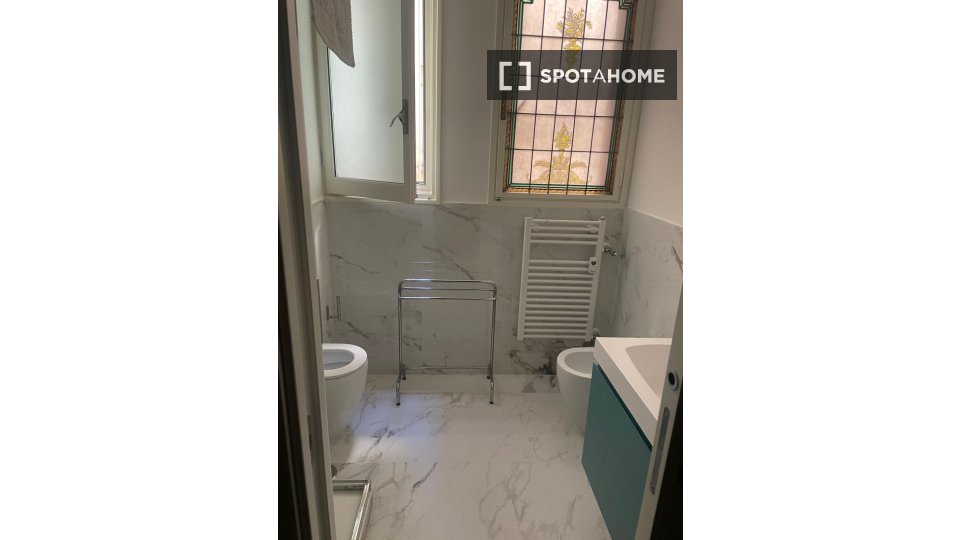 Double room Rome, 3 beds — photo 10