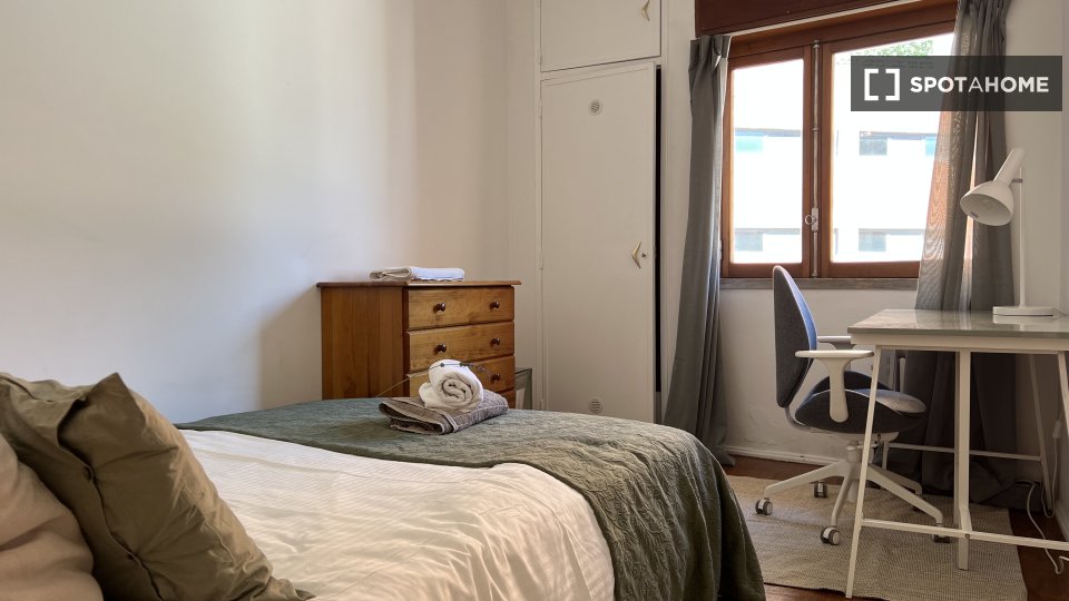 Double room Lisbon, 4 beds, 100m² — photo 4