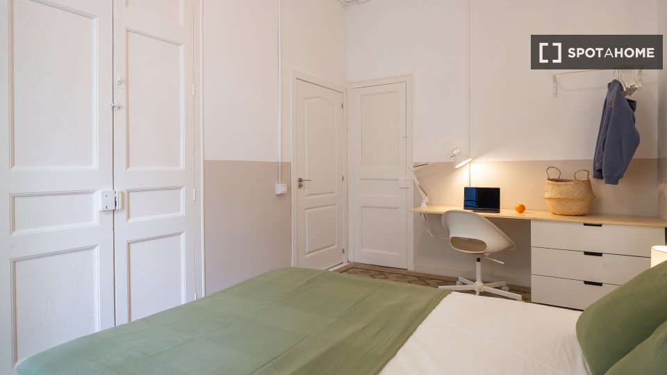 Double room Barcelona, 4 beds, 90m² — photo 14