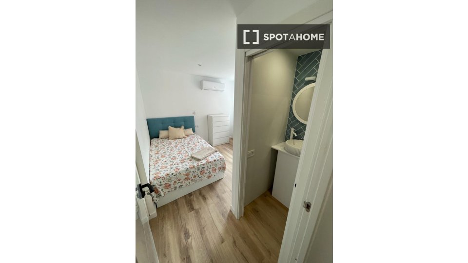 Double room Madrid, 4 beds, 100m² — photo 6