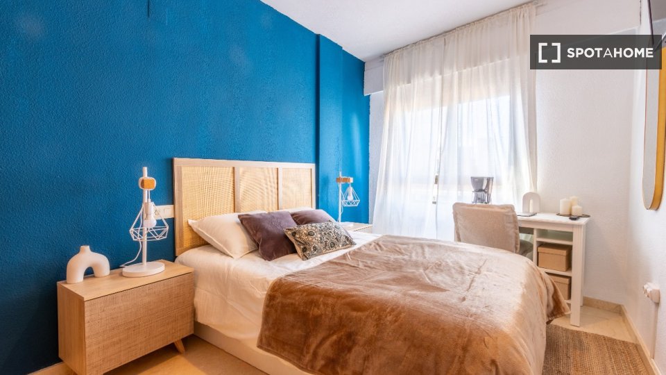 Double room Alicante, 7 beds, 150m² — photo 1