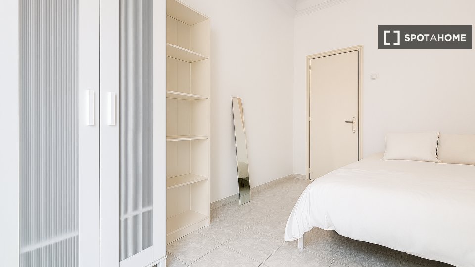 Double room Lisbon, 9 beds — photo 22