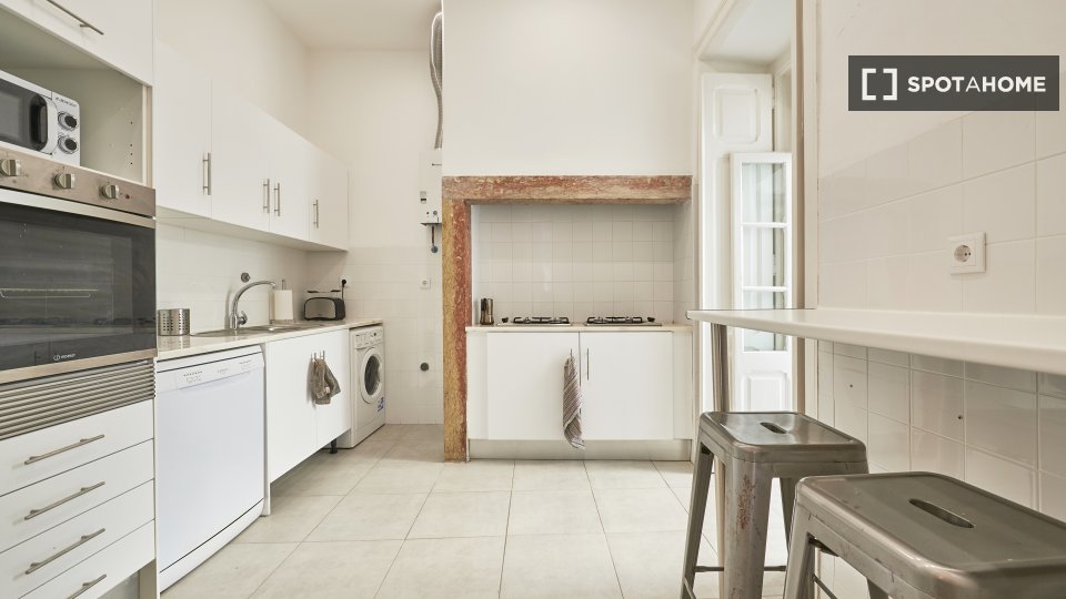 Double room Lisbon, 7 beds, 110m² — photo 52