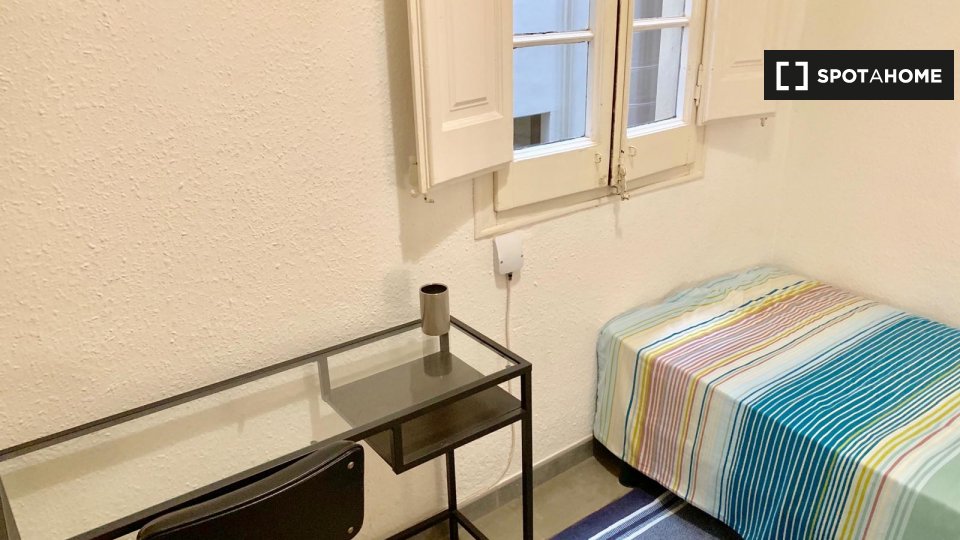 Double room Barcelona, 3 beds — photo 9