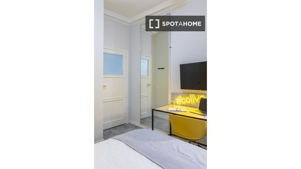 Double room Madrid, 10 beds, 162m² — photo 2