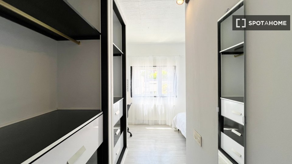Double room Madrid, 5 beds — photo 10